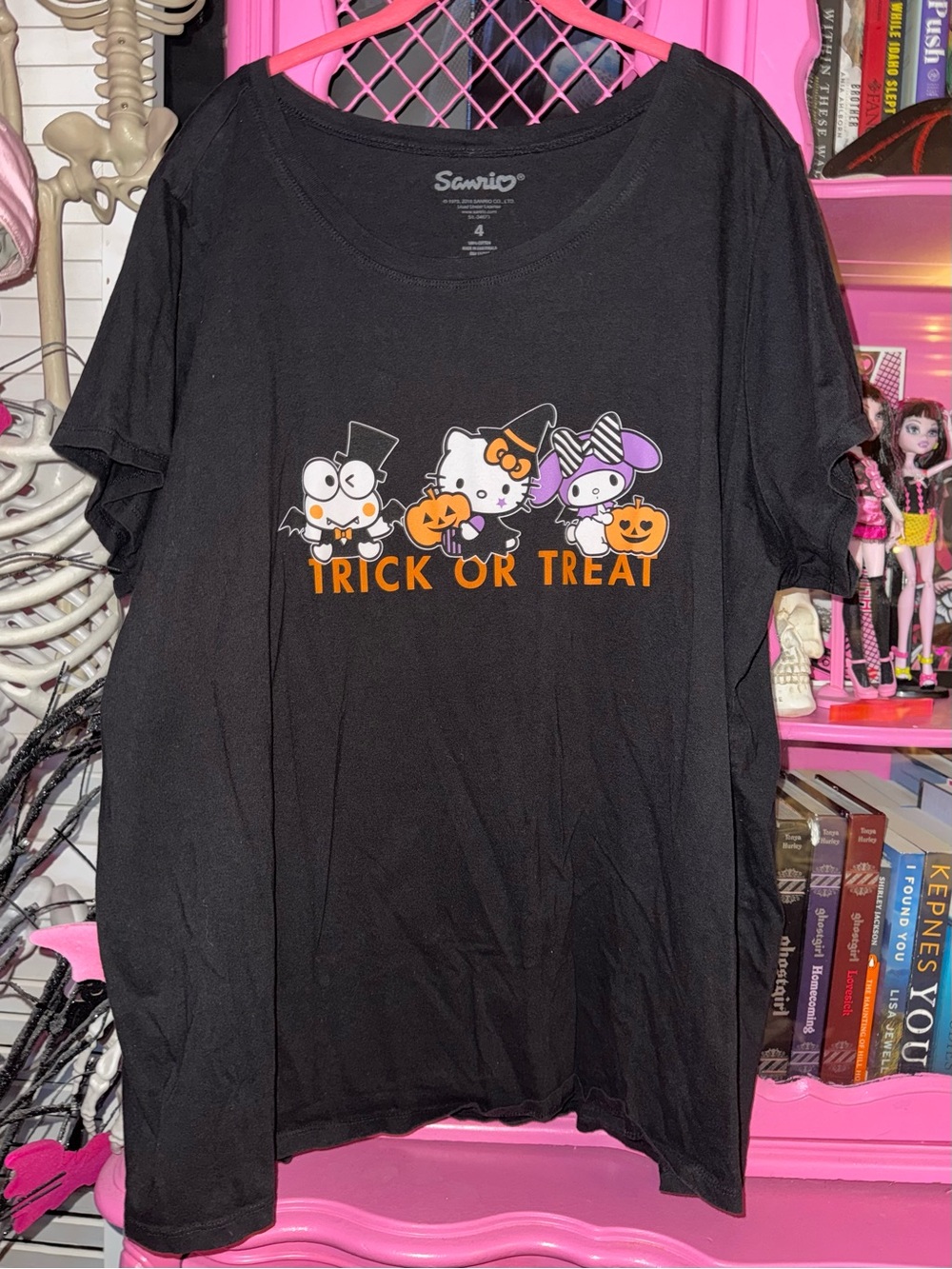 Torrid Sanrio Halloween shirt size 4 - Picture 2 of 3